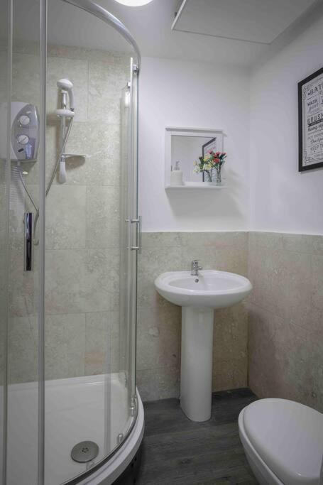 40% Off - Business - Couples - Contractors Apartman Blackpool Kültér fotó